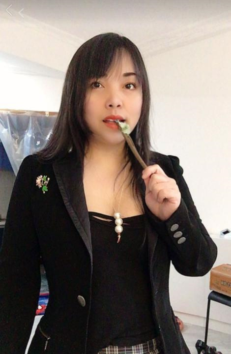 三峡广场小姐姐