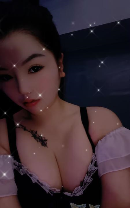 雪白大奶少妇