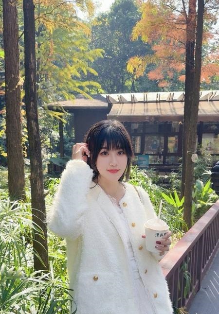 南山身材苗条姗姗