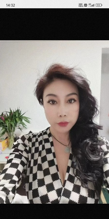 油坊桥巨胸自己看图