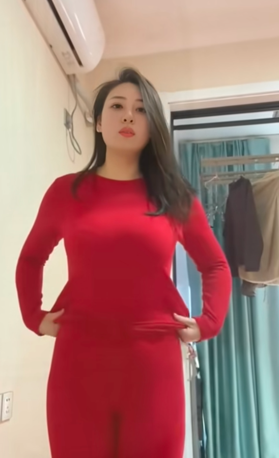 大胸迷人型少妇