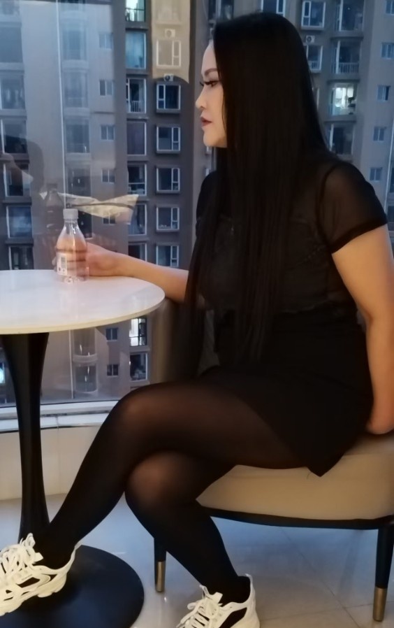 轻熟妩媚御姐