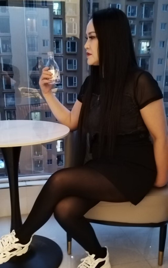 轻熟妩媚御姐