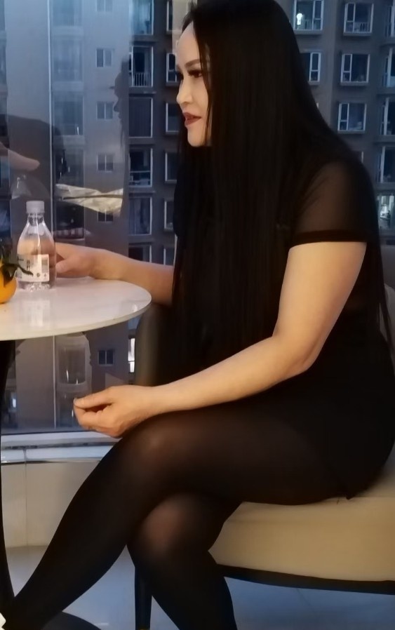 轻熟妩媚御姐