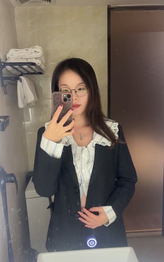 热辣制服妹子