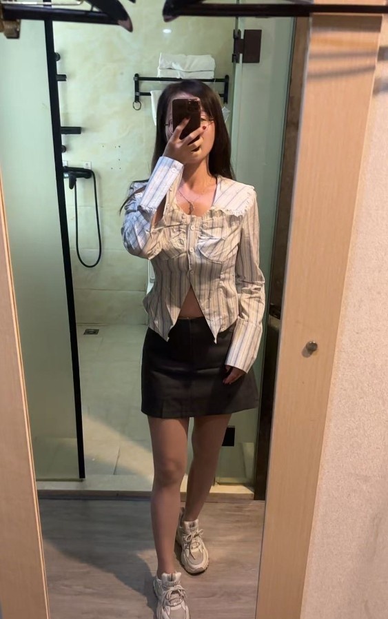 热辣制服妹子