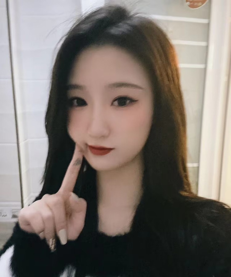 很润的大胸妹