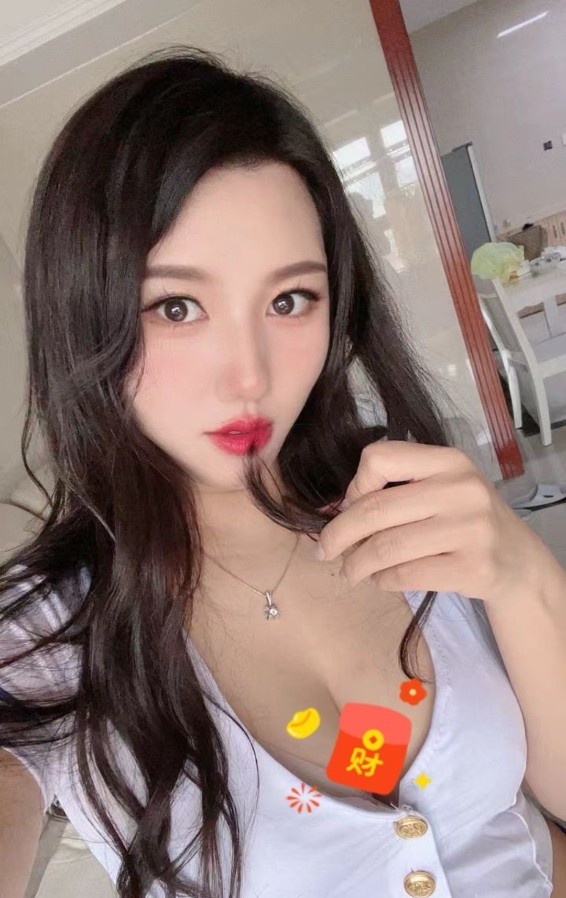 新区大胸妹子