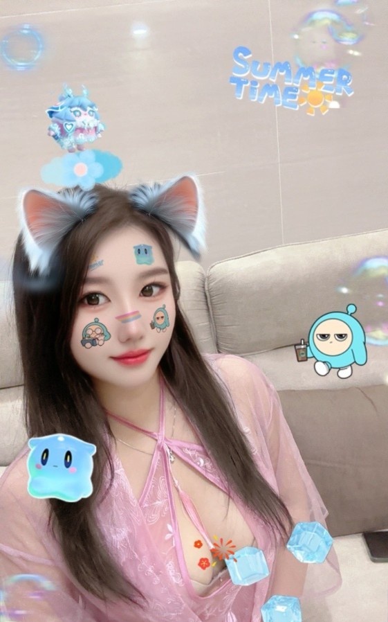 新区大胸妹子