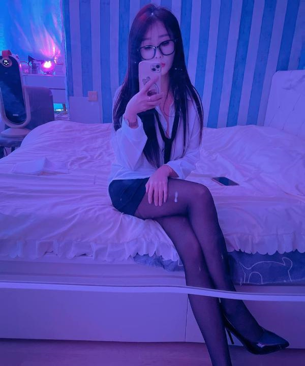 南开黑丝美腿茜茜