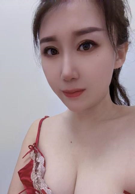 西湖闷骚丰乳肥臀表姐