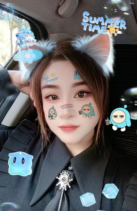 赤峰短发美女