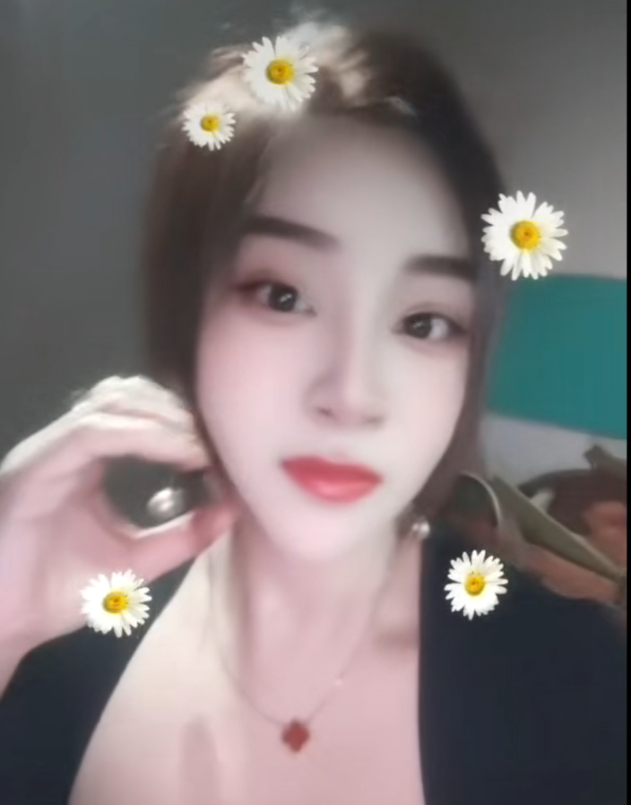 赤峰短发美女