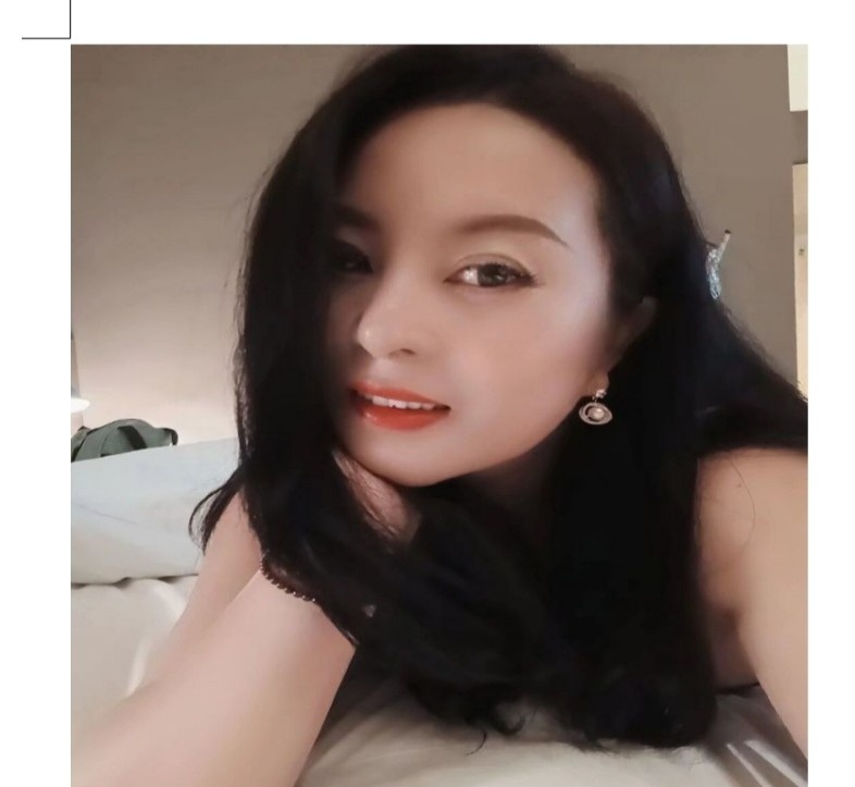 火车站疯狂的少妇