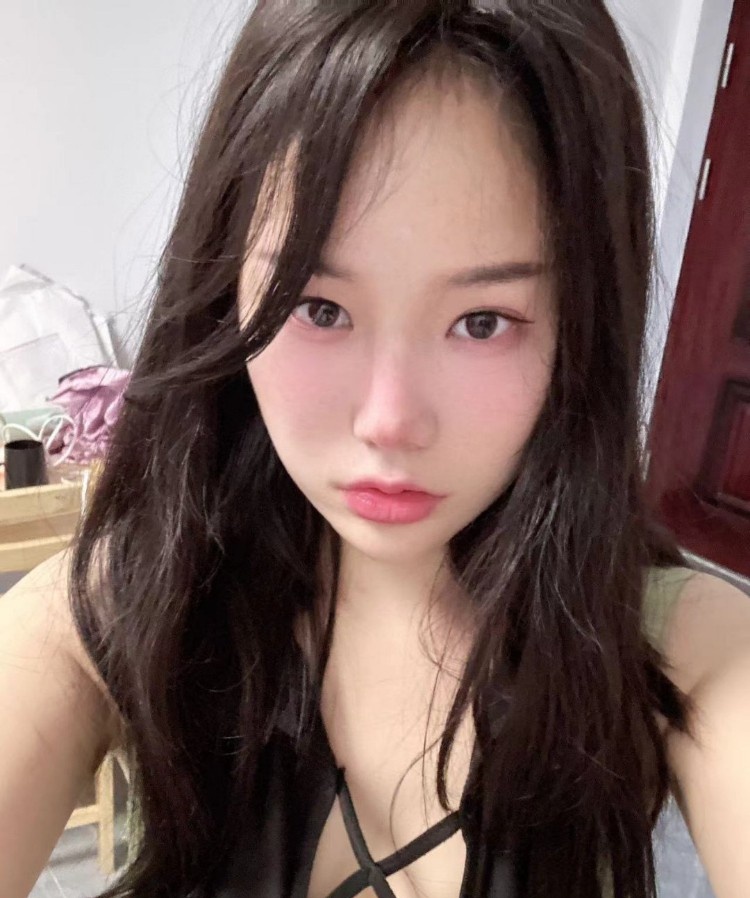 虎泉地铁站大胸美女爽记
