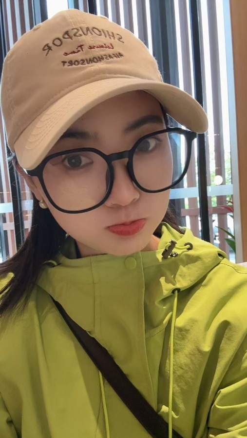 眼镜反差妹乐乐