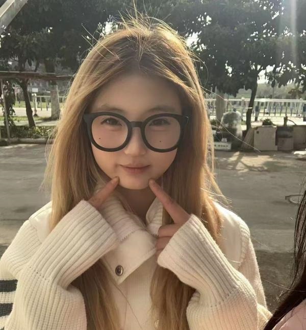 可空降07三点粉小妹