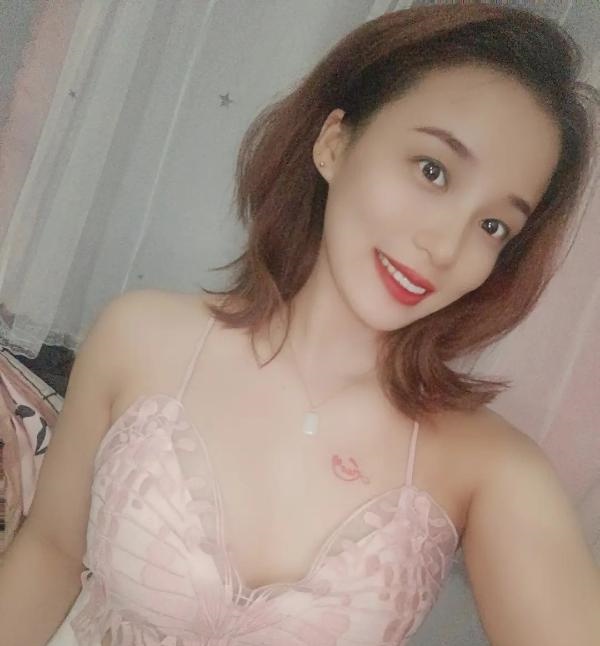 性感大胸小少妇