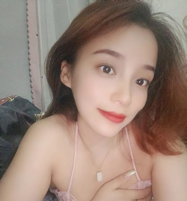 性感大胸小少妇