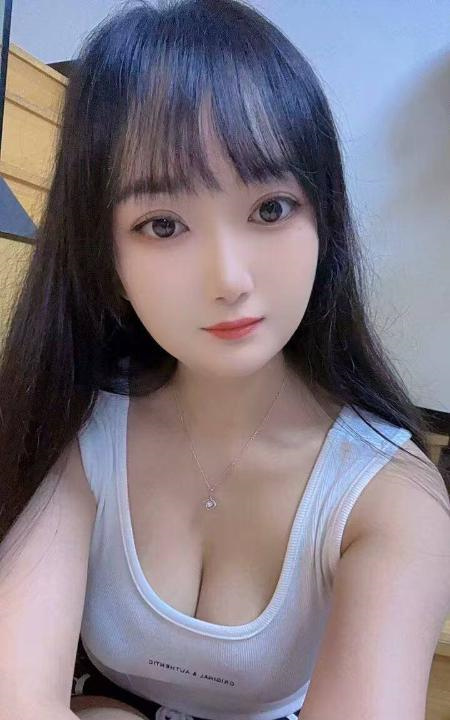 后湖大胸小姐姐