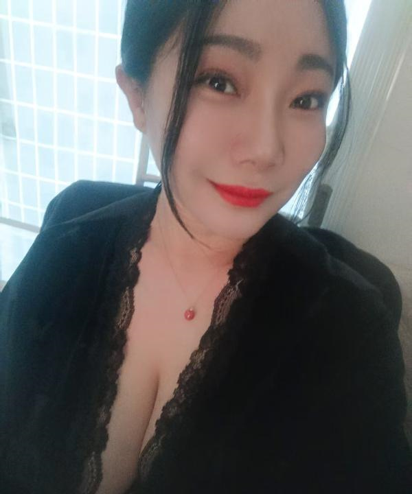 巨乳潮喷少妇