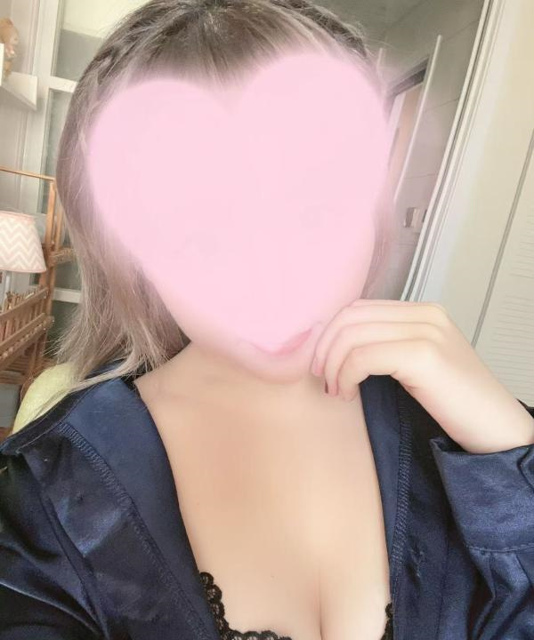 大胸肤白的小姐姐