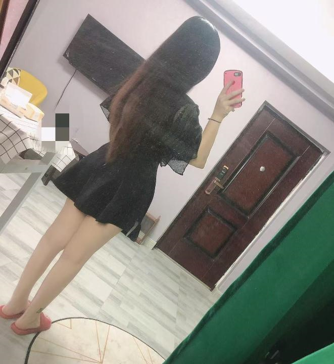 大胸肤白的小姐姐