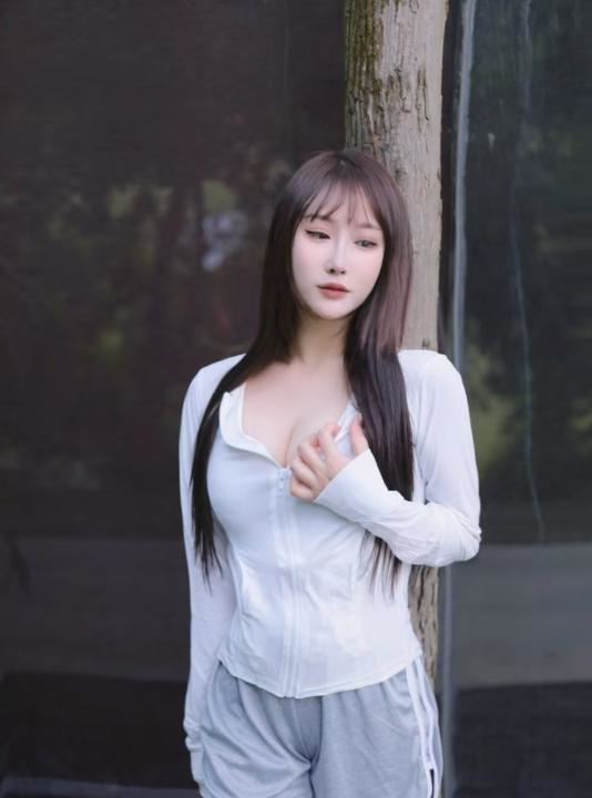 丰满大长腿御姐雪儿