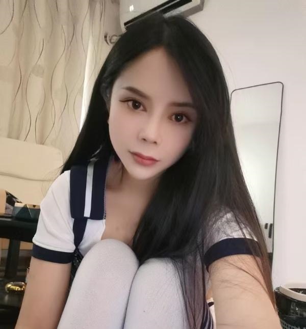 太阳城苗族美女