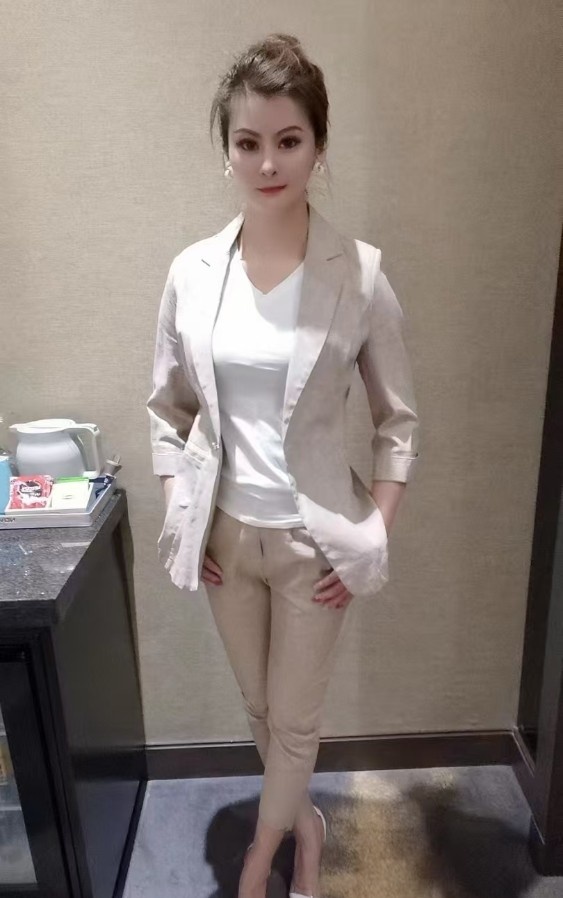 长腿大美女