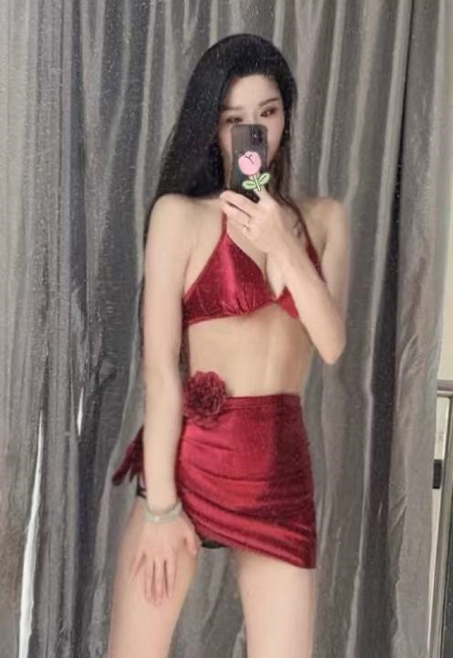 骨感长腿少妇