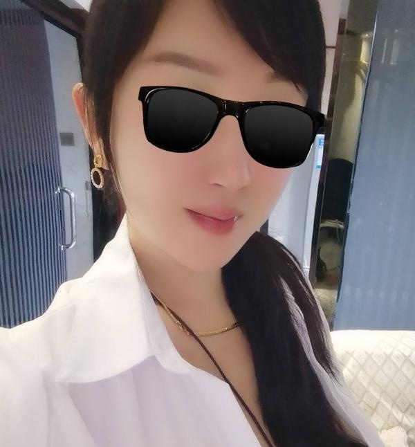 越秀巨乳风情姐姐