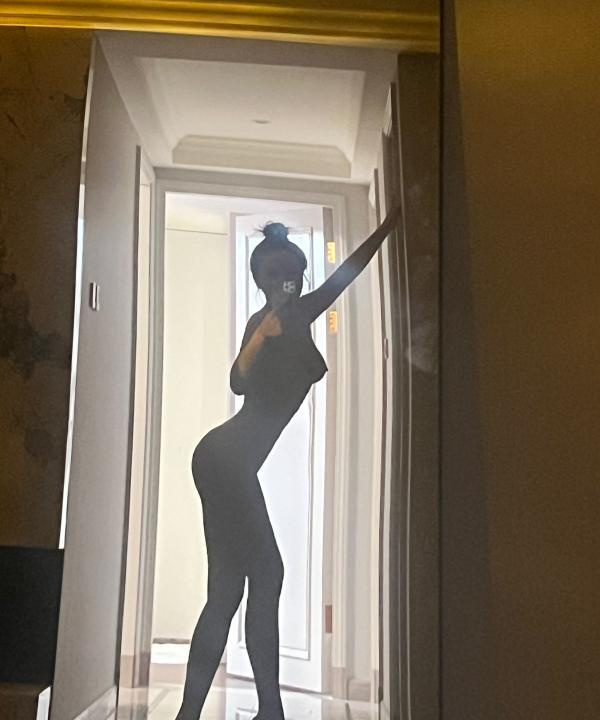 杭州自聊美胸玥玥