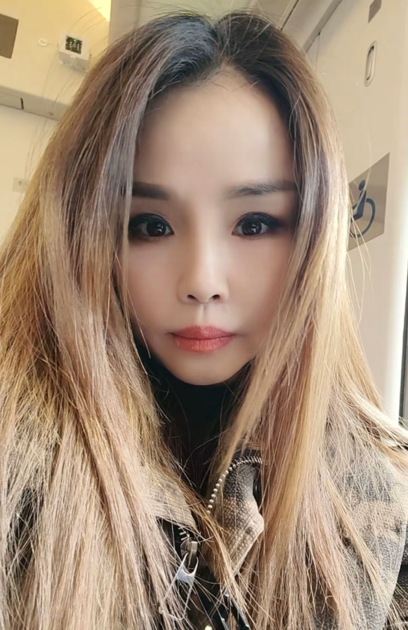 活很好脱衣有料的大奶少妇
