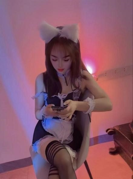 性感黑丝女仆装老师