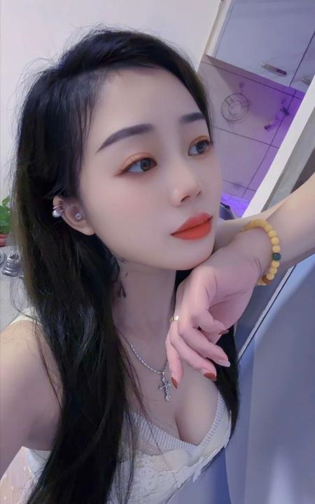 性感美妞小红花