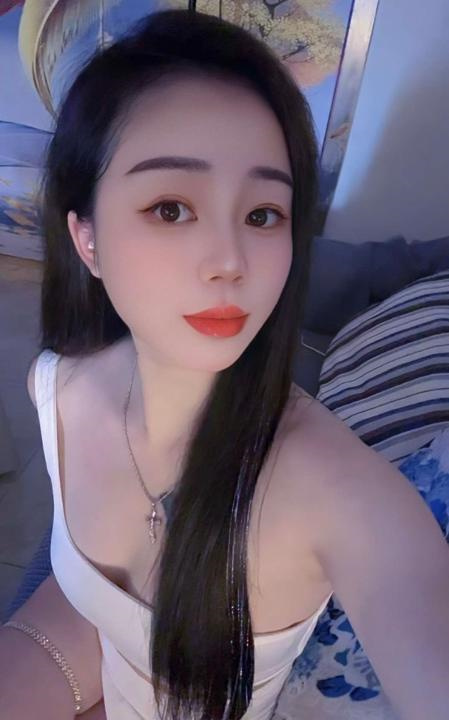 性感美妞小红花