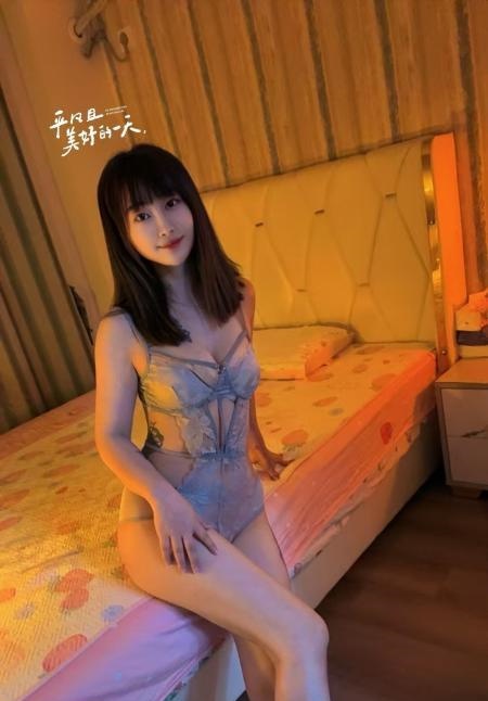 魅力女孩小妮妮