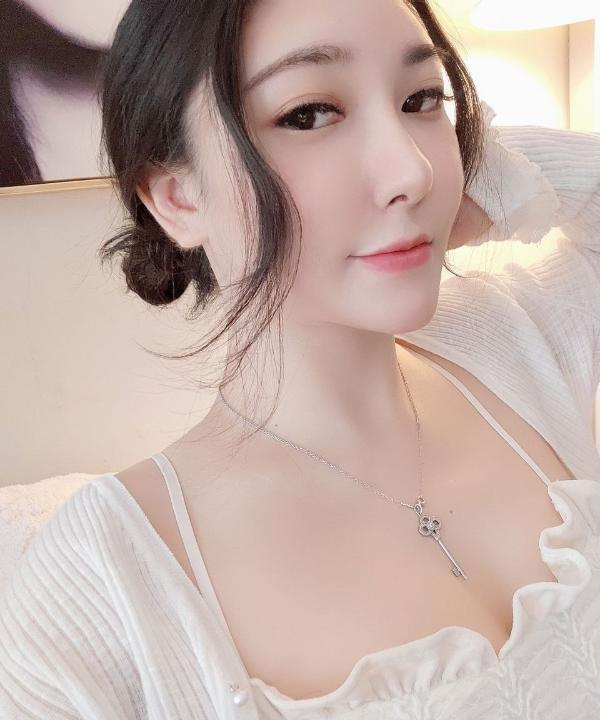 蜜桃臀御姐