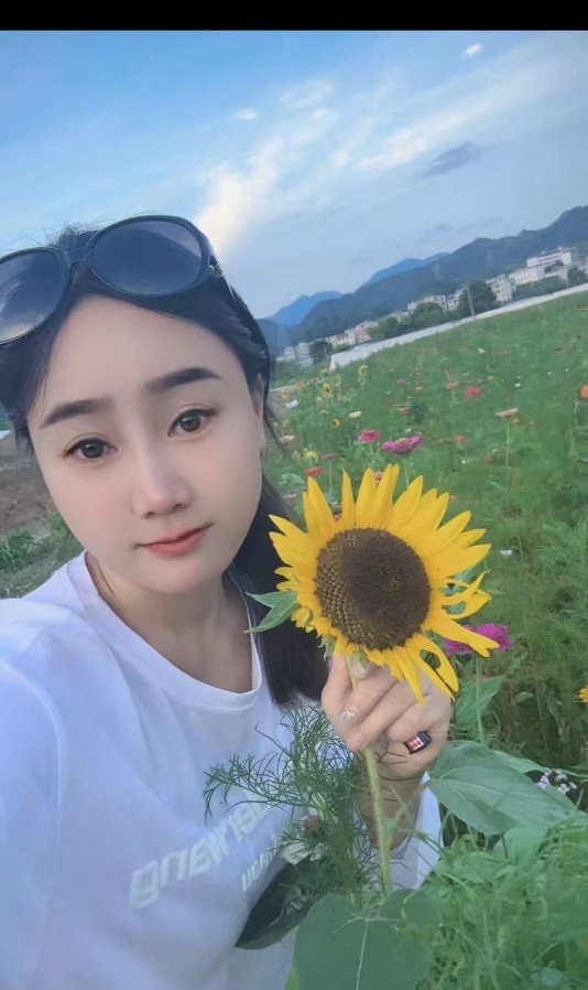 性价比高的巨乳美女