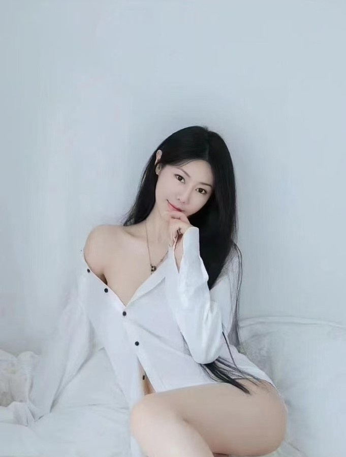 苗条小甜妹