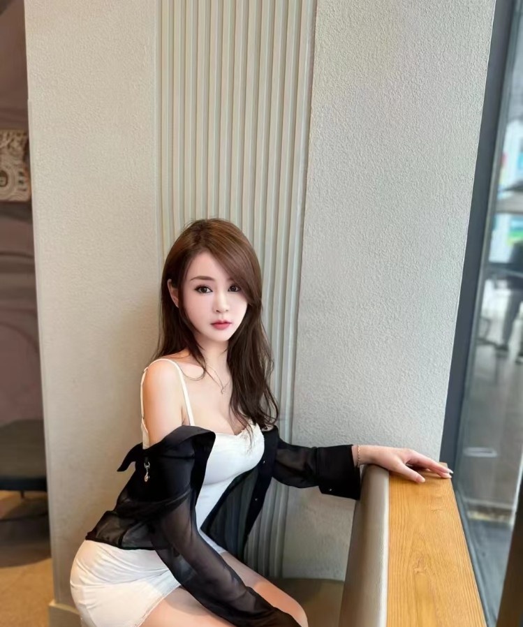 苗条小甜妹