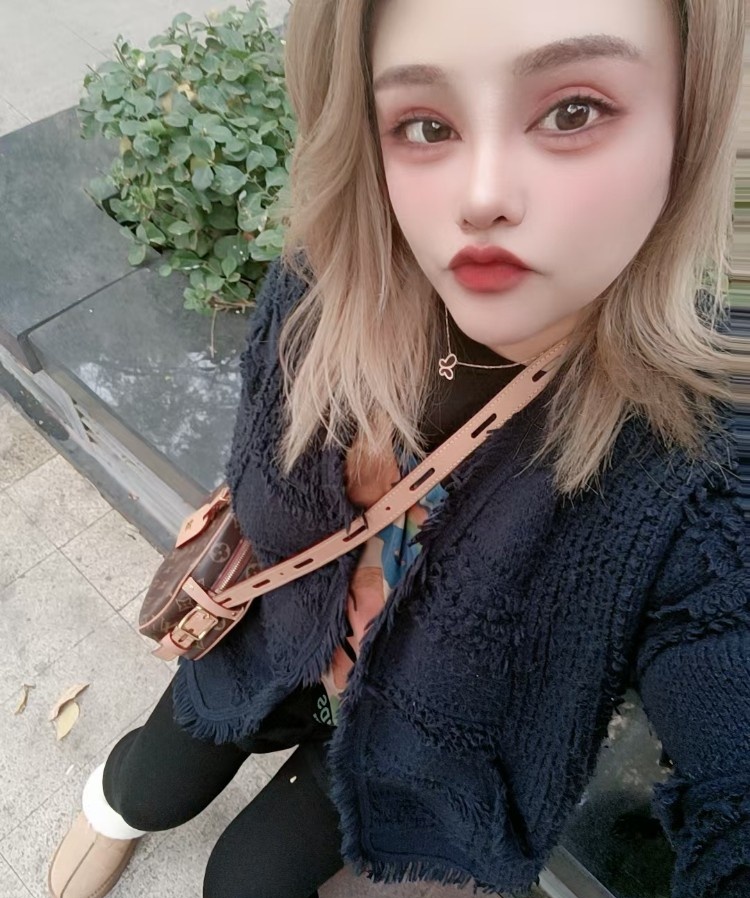 长相混血的小姐姐