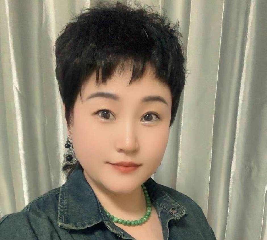短发按摩骚女