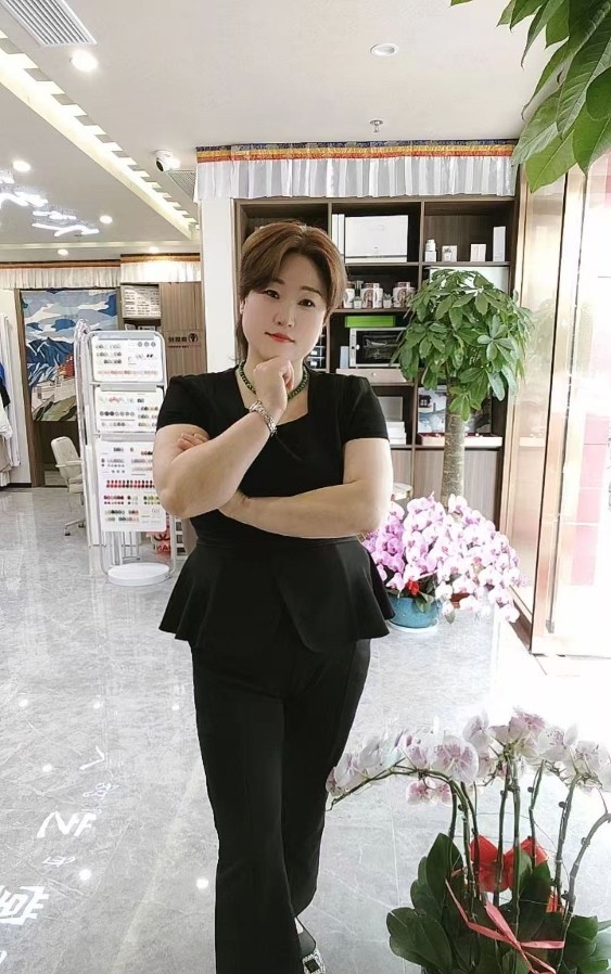 短发按摩骚女