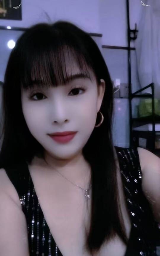 性感妩媚大胸小姐姐