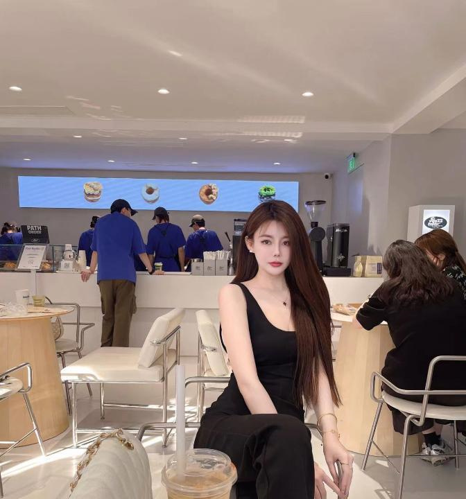 妹子身材火辣性感