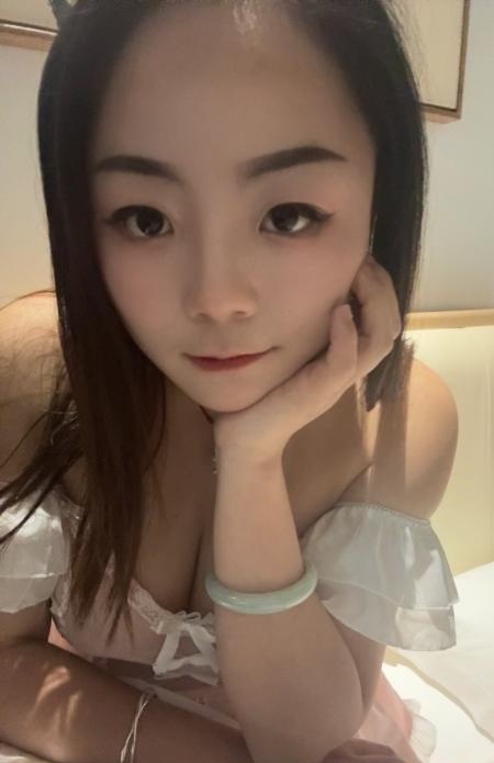 大胸服务型小姐姐