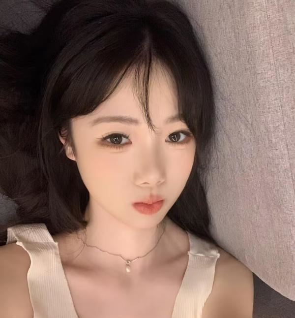 长沙苗条零零后小妹子