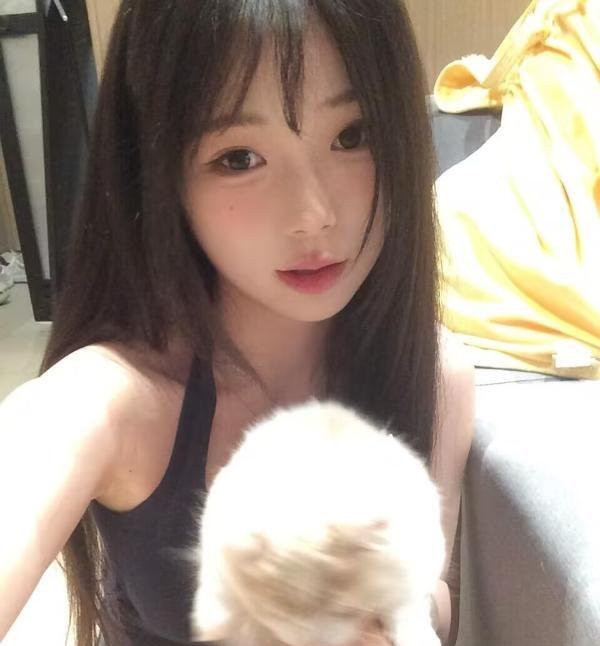 长沙苗条零零后小妹子